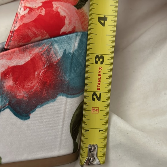 Floral-print wedge sandals - Picture 8 of 9